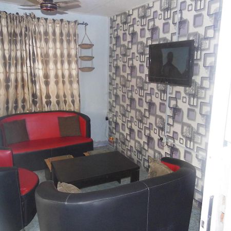 Legendary Inn & Lounge Bale Akiosi 外观 照片