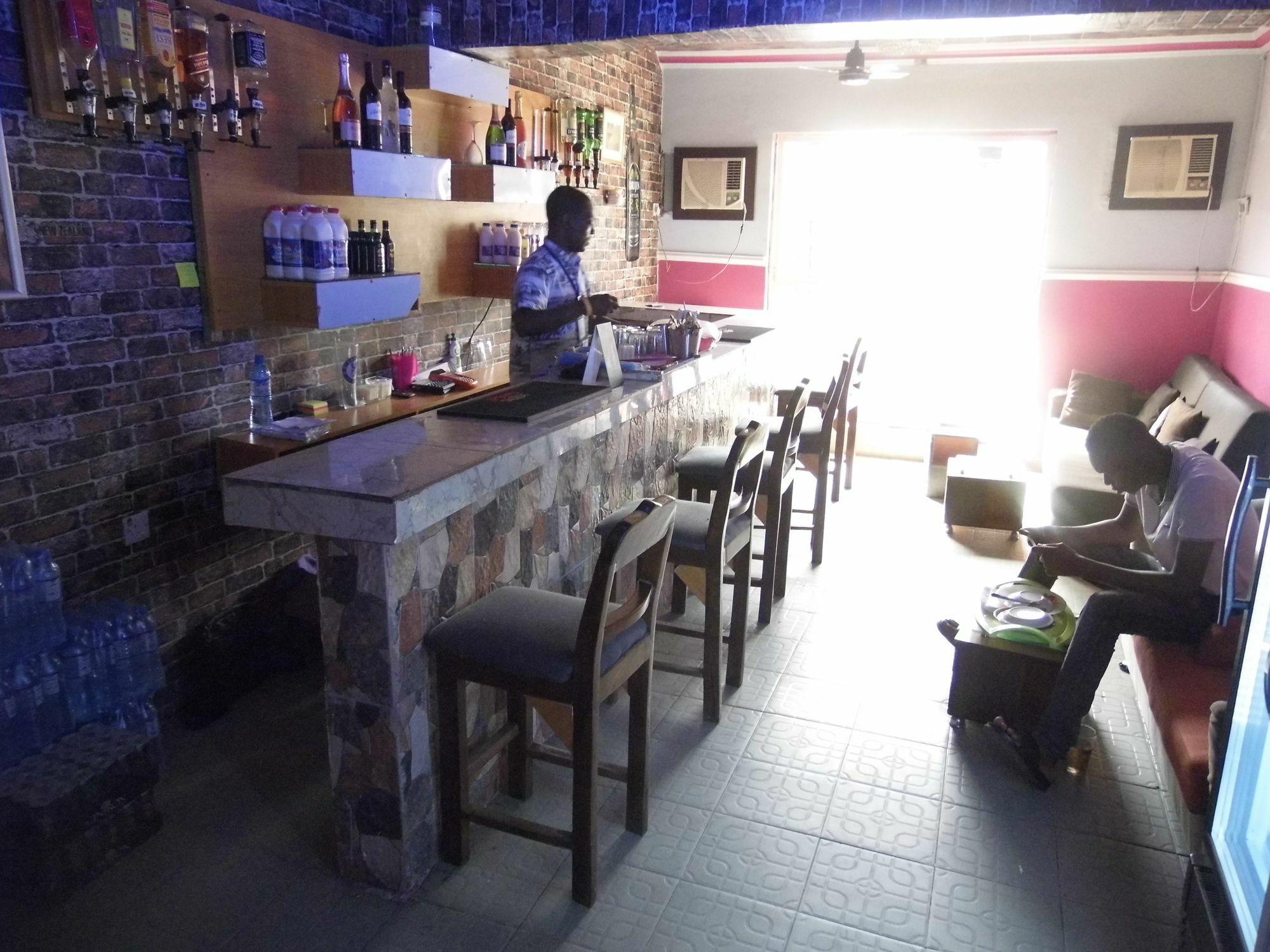 Legendary Inn & Lounge Bale Akiosi 外观 照片